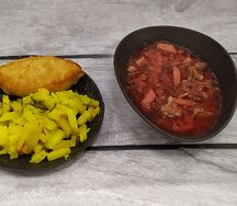Борщ, котлета с сыром, картофель жареный