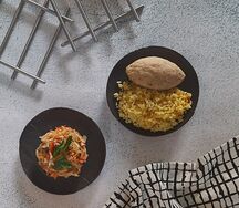 Зраза куриная с яйцом, Рис отварной с морковью и луком, Салат Витаминка