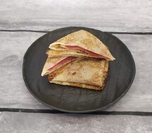 Блины с клубничным джемом