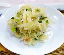 Салат из квашеной капусты