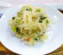 Салат из квашеной капусты