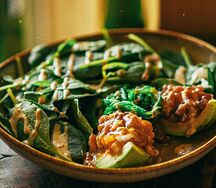 Салат с авокадо и чукой