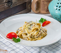Паста с курицей и грибами