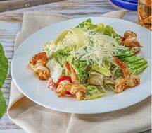 Салат цезарь с креветками