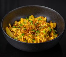 Картошка с соусом и луком
