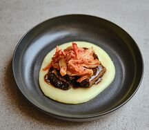 Щечки теленка с картофельным пюре