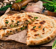 Пирог с хеком, брокколи и сливочным соусом