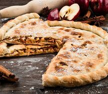 Пирог с яблоком и корицей
