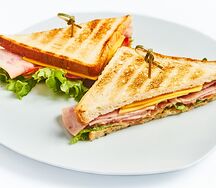 Сэндвич с ветчиной и сыром