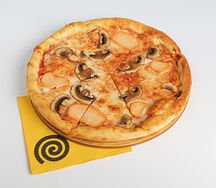 Пицца с грибами и курицей