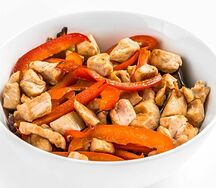 Теплый салат с курицей