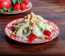 Салат Цезарь с курицей