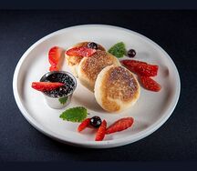 Сырники с ягодами из рисовой муки