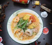 Том ям с лапшой