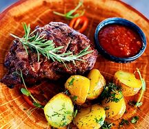Стейк из ошейка с молодым картофелем