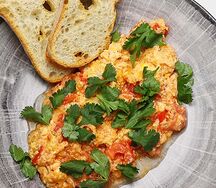 Скрэмбл с томатами