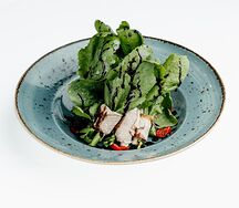 Салат с копченной утиной грудкой и цицмати