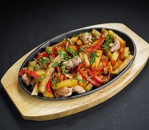 Жаркое из курицы с баклажанами и перцем