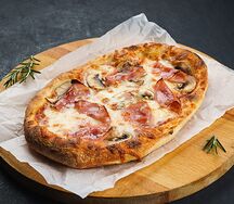 Пиццетта в ветчиной, маринованными перцами
