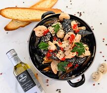 Микс из морепродуктов в трюфельном соусе