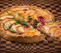 Пирог с яблоком и вишней L