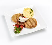 Котлета из курицы с яйцом пашот