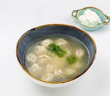 Пельмени с бульоном