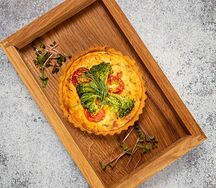 Киш с лососем и брокколи