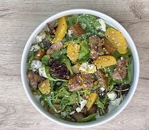 Салат с куриной печенью и сыром дорблю