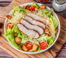Салат Цезарь с курицей