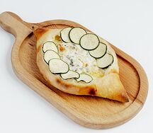Хачапури по-аджарски с креветками и творожным сыром