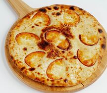 Хачапури по-царски с копченым сулугуни