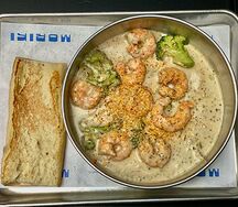 Креветки, брокколи, сливочно-перечный соус