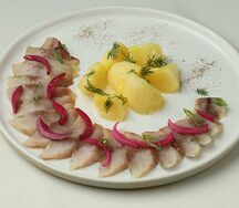 Атлантическая сельдь с молодым картофелем