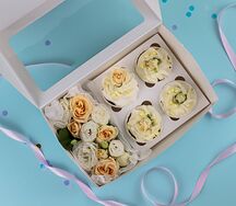 Набор капкейков с кустовыми розами
