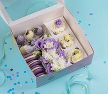 Бокс Лавандовый рай с клубникой и макаронс