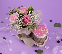 Подарочный набор букет цветов из роз и диантусов Симфония цвета и десерт