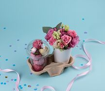 Букет Моей Непослушной в стаканчике и клубника