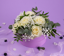 Букет Белые розы в шляпной коробке