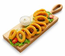 Кольца кальмара в кляре с соусом тартар