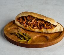 Донер в булочке с курицей