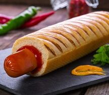 Хот-дог французский с свино-говяжьей сосиской