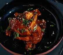 Куриные крылья в остром соусе