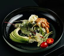 Салат с креветкой и авокадо