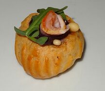 Классические профитроли с беконом
