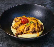Рваная свиная лопатка с картофельным пюре