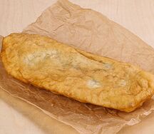 Пирожок с сосиской и картошкой