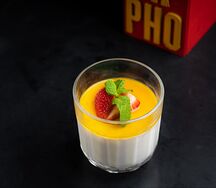 Панна котта с соусом манго