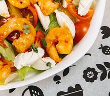 Салат с креветкой и цитрусом