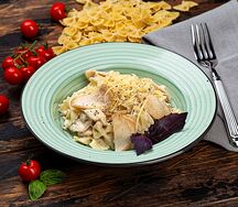 Фарфалле с курицей